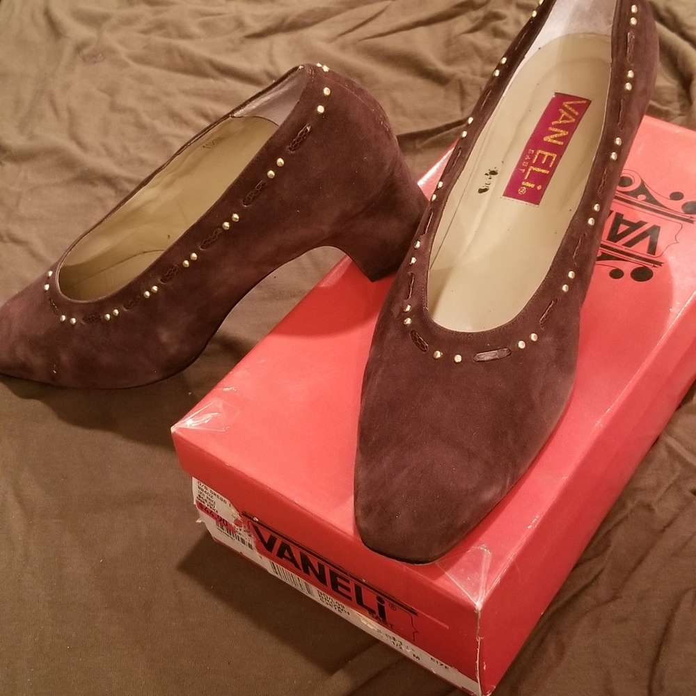 Shoes - Picture 3 of 6